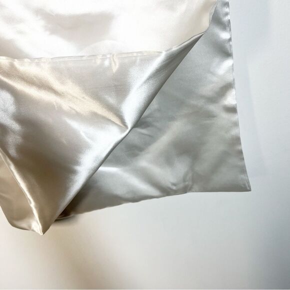 Dr. Barbara Strum Satin Two White Pillowcases Logo Sleep Mask SPF Drop Sample - Picture 4 of 9